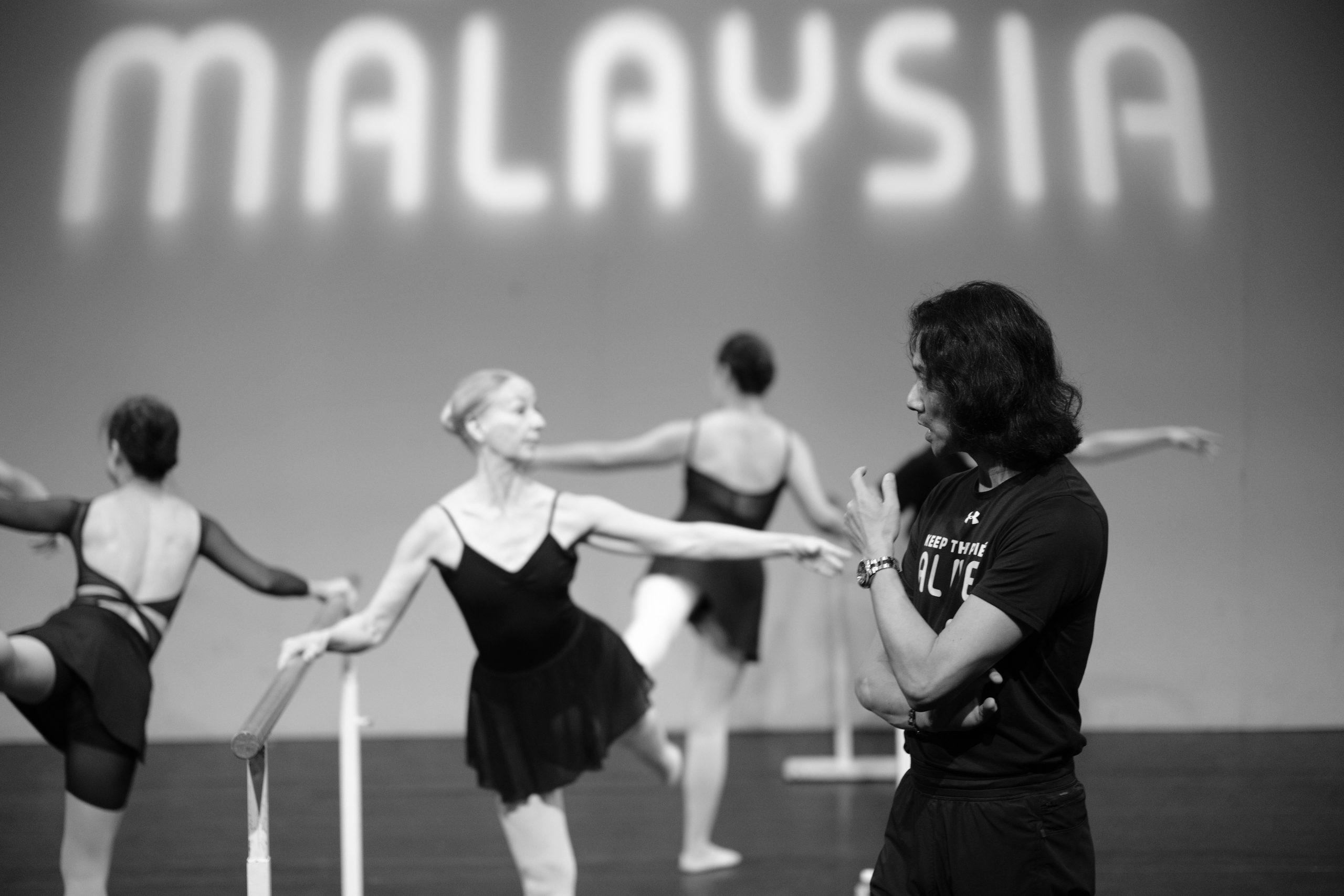 Runqiao Du teaching a live class